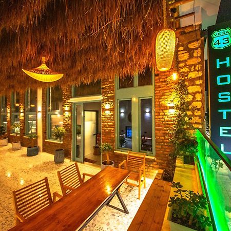 Vega 43 Hostel Sarande Exterior photo