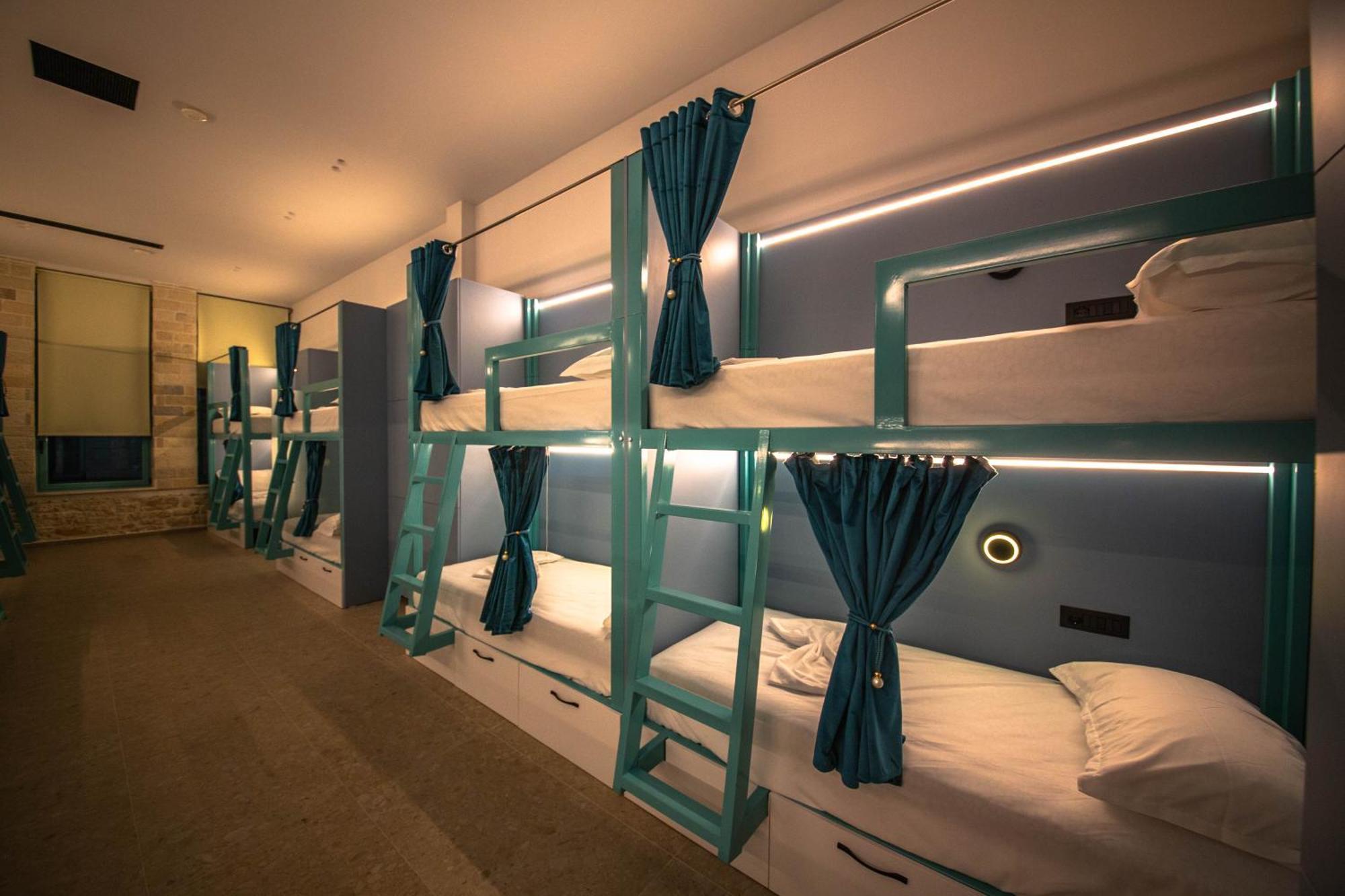 Vega 43 Hostel Sarande Exterior photo